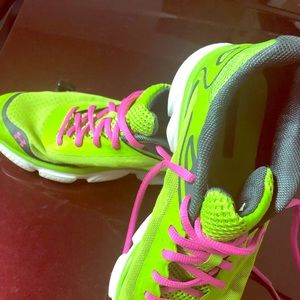 Under Armour tennis shoes 11